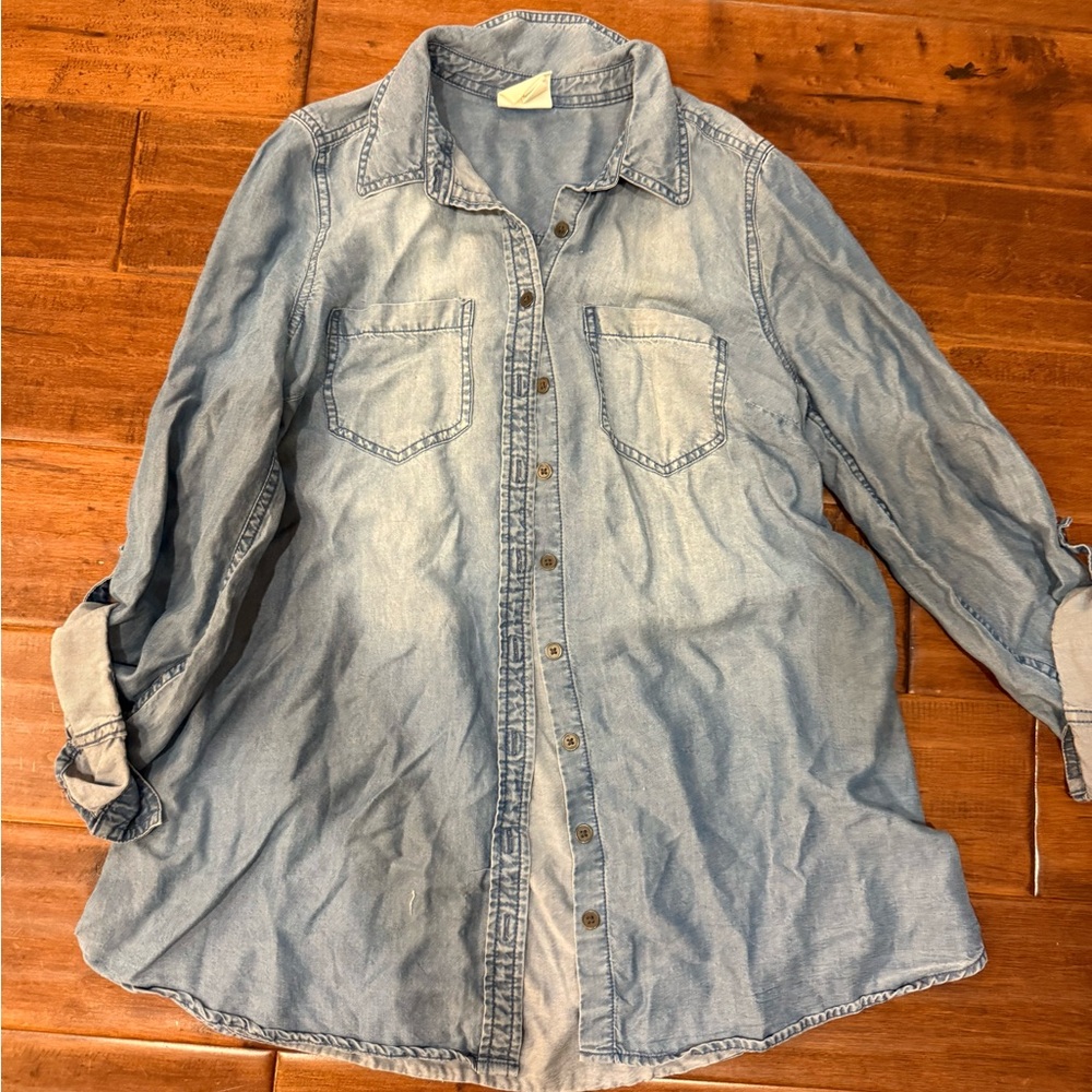 LED Luxe Essentials Denim Maternity shirt size small